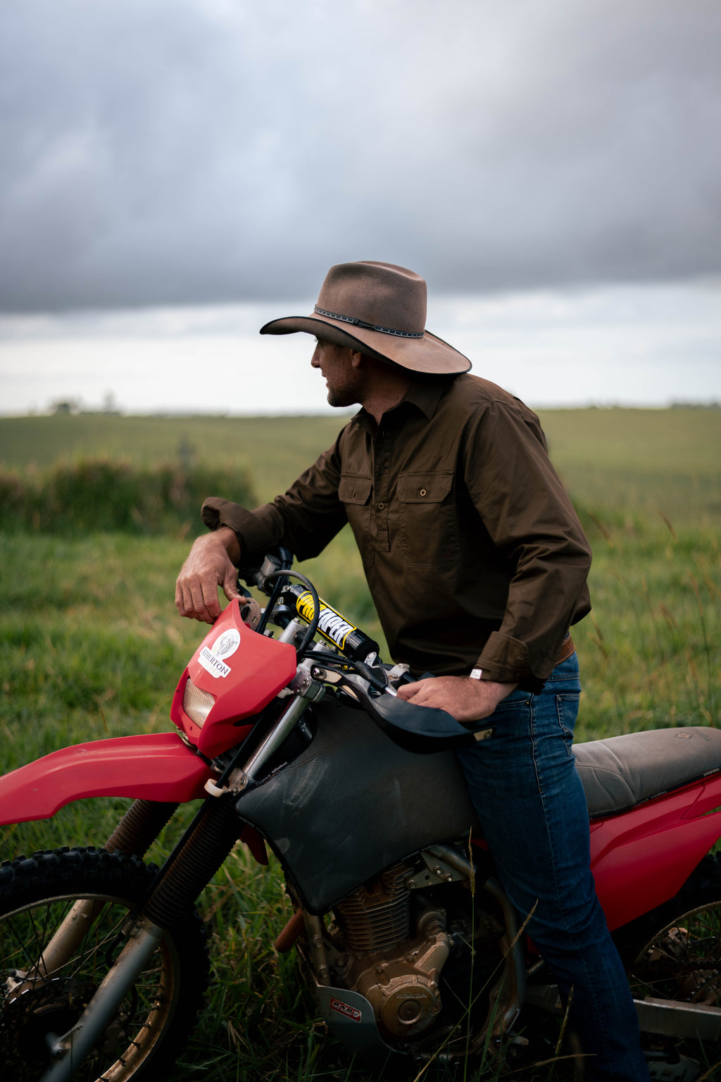 Men's cotton work shirt for active work - durable and comfortable